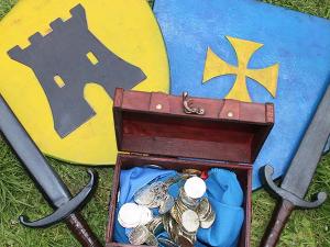 Deux boucliers, deux épées et un coffre rempli de pièce d'or