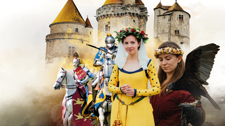 Deux chevaliers, une noble dame vêtue de jaune et une fauconnière se trouvent devant le château de Blandy